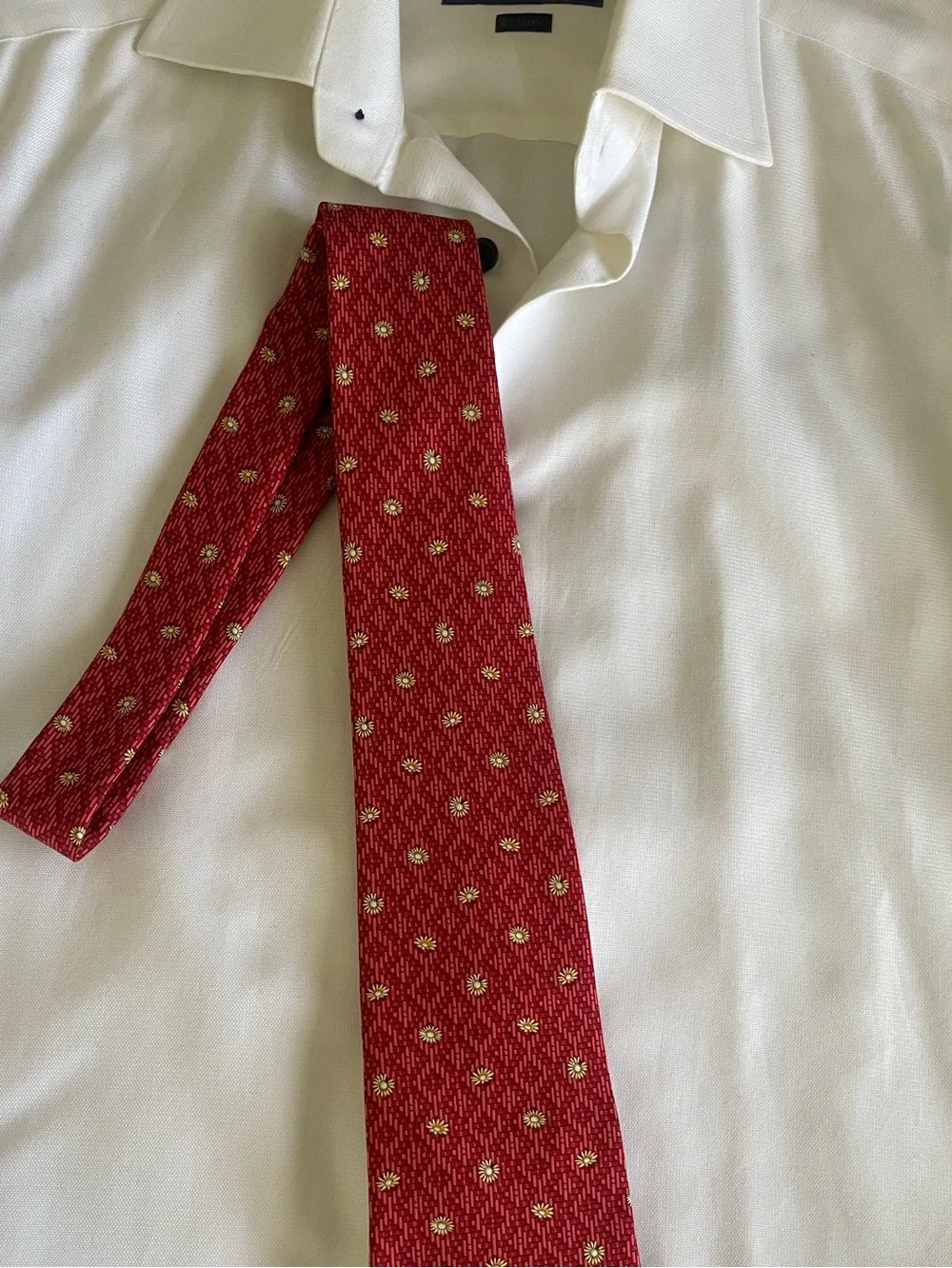 Salvatore Ferragamo Silk Tie – Red Floral Motif – Made in Italy